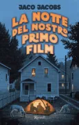 Copertina libro <b>La notte del nostro primo film<br></b>(titolo originale o altro titolo: <i>Oor' n motorfiets, 'n zombiefliek en lang getalle wat deur elf gedeel kan word</i>)
