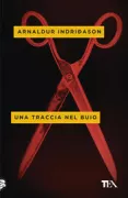 Copertina libro <b>Una traccia nel buio<br></b>(titolo originale o altro titolo: <i>Skuggasund</i>)
