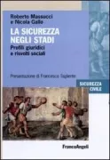 Copertina libro <b>La sicurezza negli stadi</b>