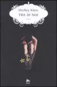 Copertina libro <b>Tra di noi<br></b>(titolo originale o altro titolo: <i>Lying between us</i>)