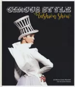 Copertina libro <b>Circus style fashion show</b>