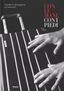 Copertina libro <b>Con le mani, con i piedi</b>